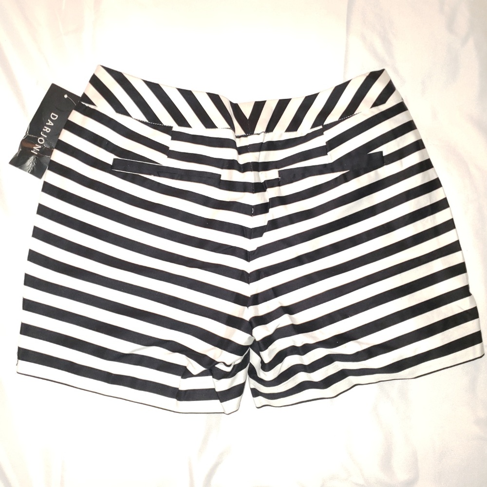Shorts - Picture 4 of 6
